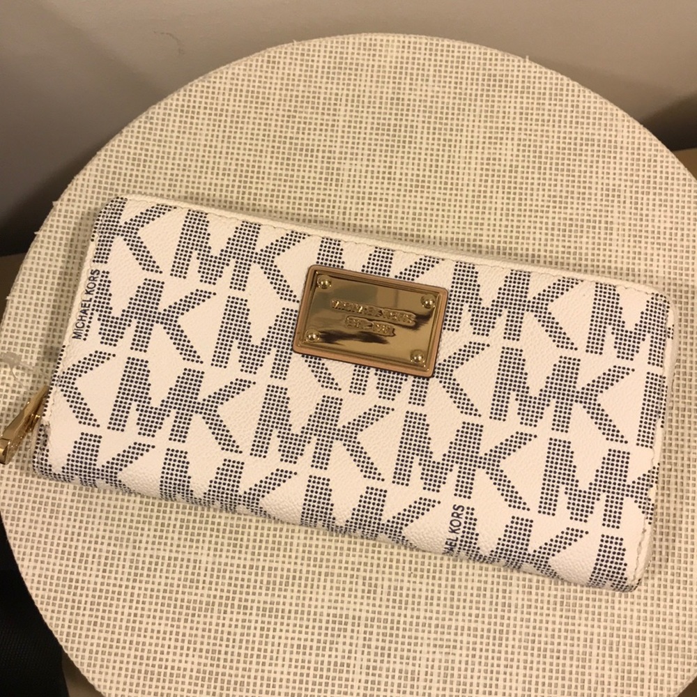 Michael Kors White Monogram Jet Set Wallet